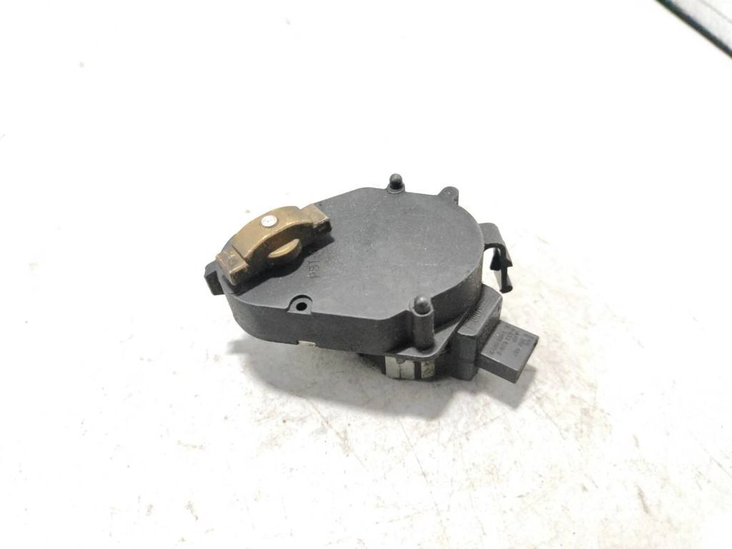 BMW 5 E39 1996 Air heater flap actuator motor 8372147