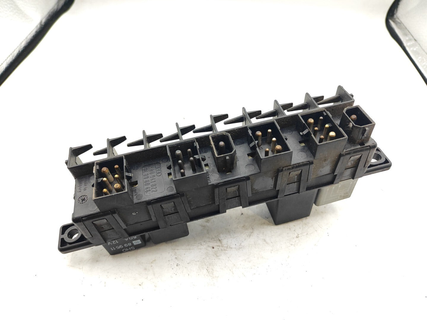 Audi A4 B5 1.6i 74kW Petrol 2001 Fuse Relay Box Unit 4A0941822