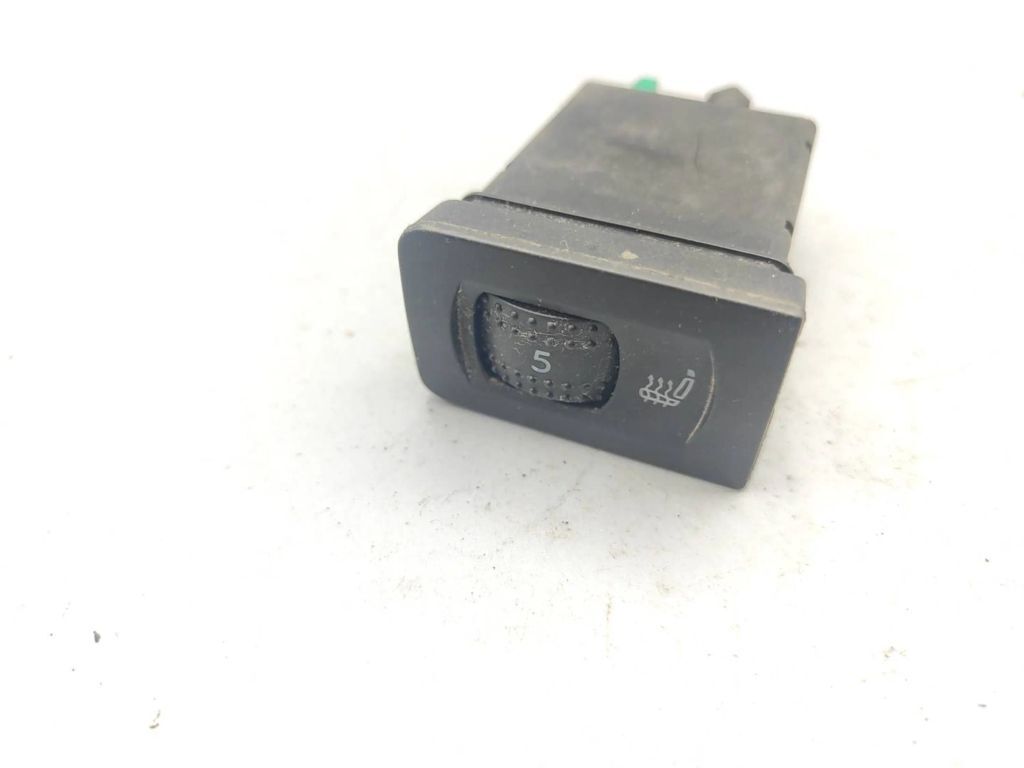 Volkswagen Golf IV MK4 1999 Seat heating switch 1J0963563B
