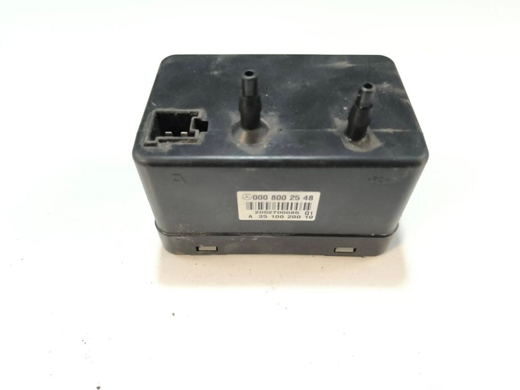 Mercedes-Benz E W211 2003 Central lock vacuum pump 0008002548