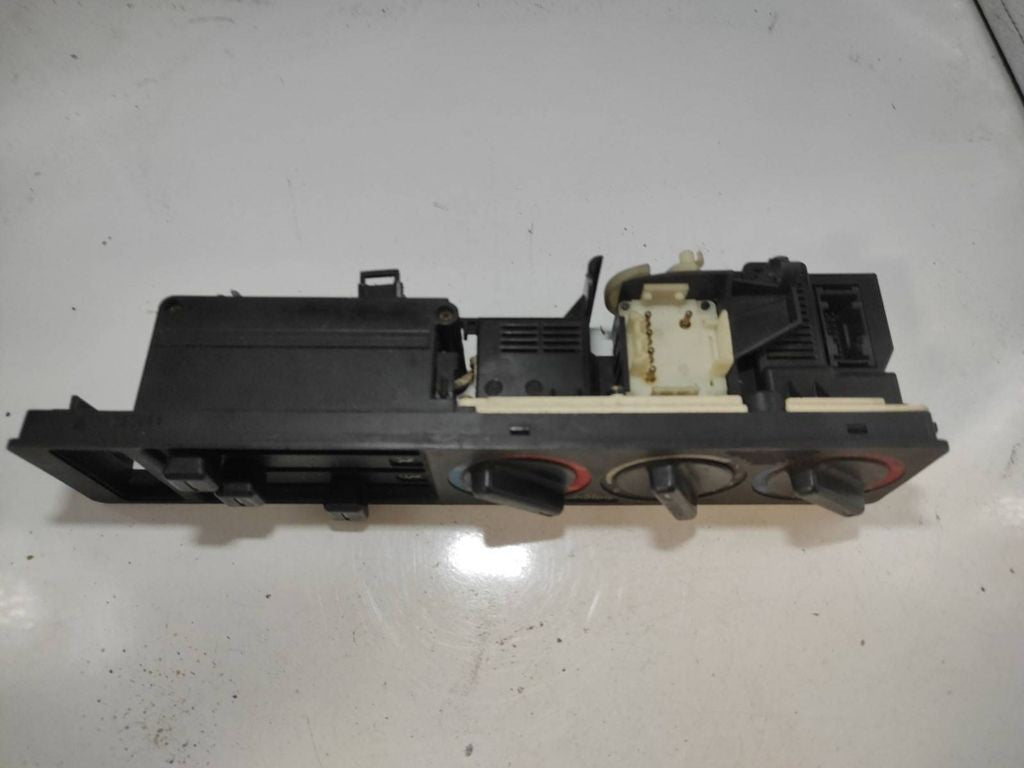 BMW 5 Series E34 1995 Climate control unit module 1391378