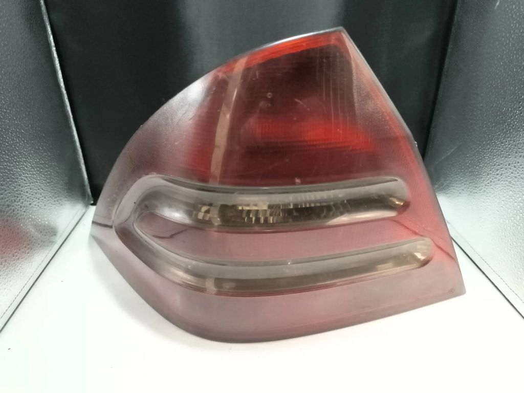 Mercedes-Benz C W203 Saloon 1.8i 2004 LHD rear left side taillight lamp