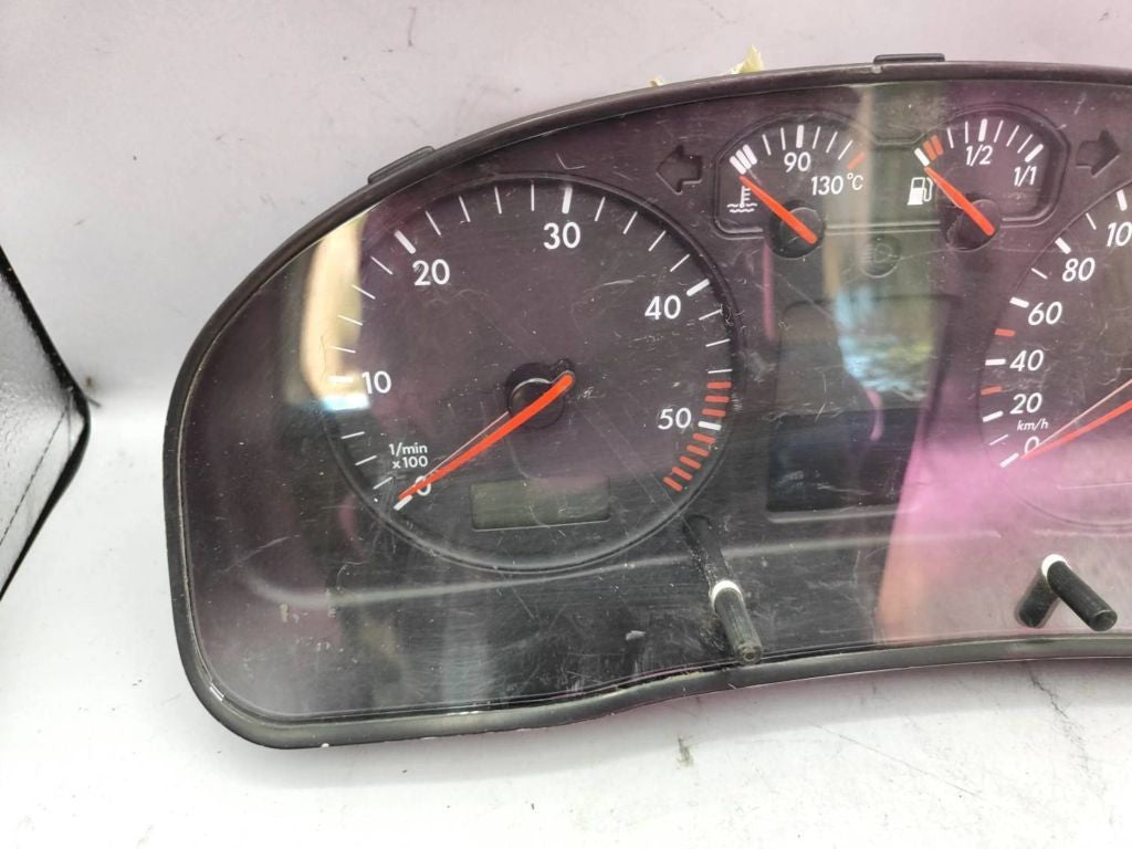 3B0920822A Volkswagen PASSAT B5 TDI 2000 speedometer instrument cluster