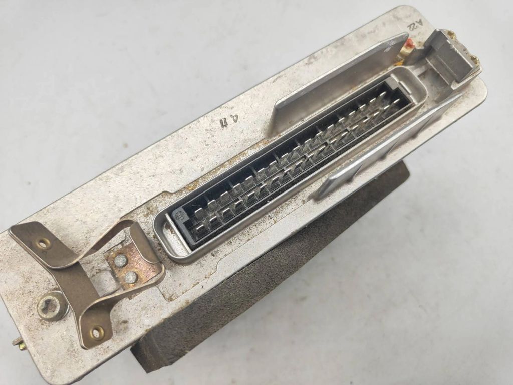 Audi 80 90 S2 B4 1994 ABS control unit module 443907379C