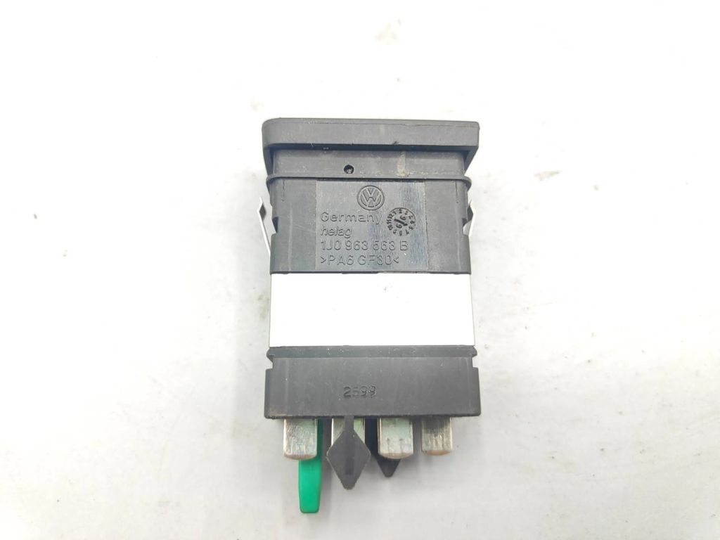 Volkswagen Golf IV MK4 1999 Seat heating switch 1J0963563B