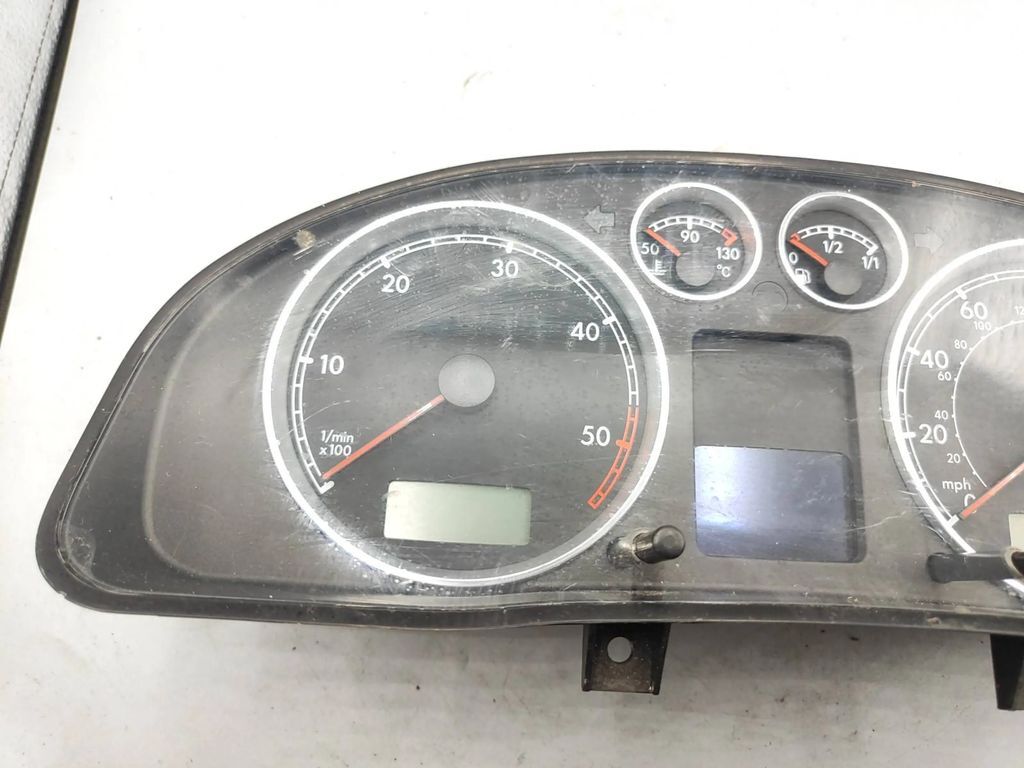 Volkswagen PASSAT B5.5 2001 LHD speedometer instrument cluster 3B0920929A