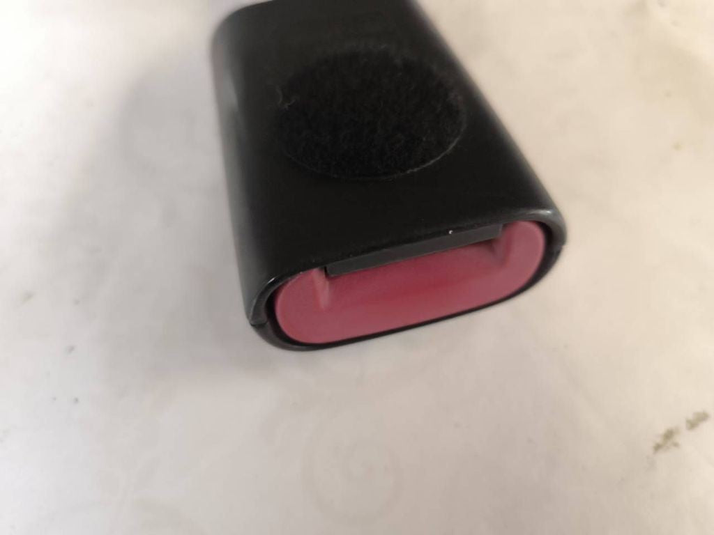 Alfa Romeo 147 1.9JTD 85kW 8V 2005 LHD Front right seat belt buckle 1002547