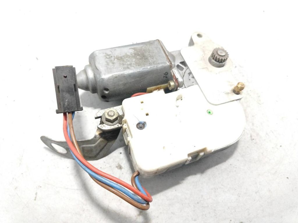 Volkswagen PASSAT B4 1995 Sunroof electric motor actuator 357877795