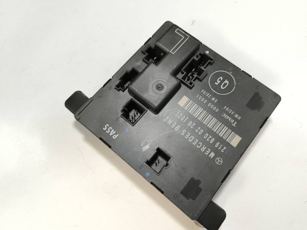 Mercedes-Benz E W211 2003 door control unit module 2198200226