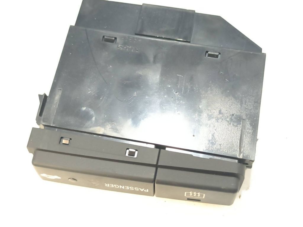 Toyota Avensis T250 2006 Windscreen window heater switch 8479005130