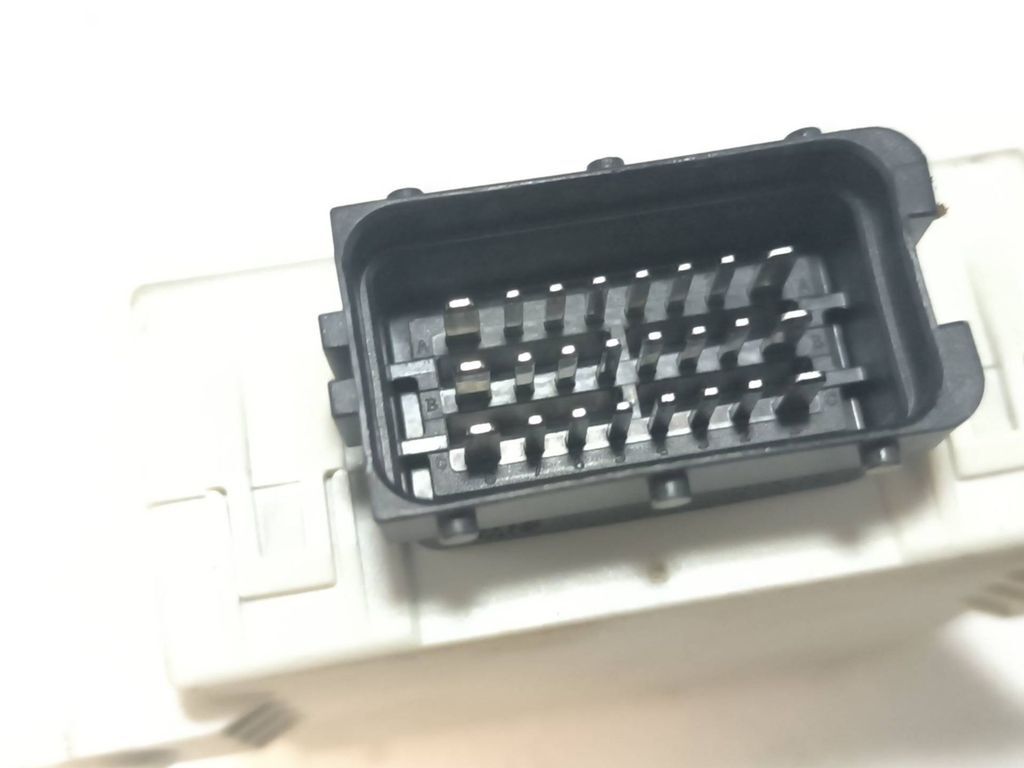 Toyota Avensis T250 2006 Window wiper relay 8594005040