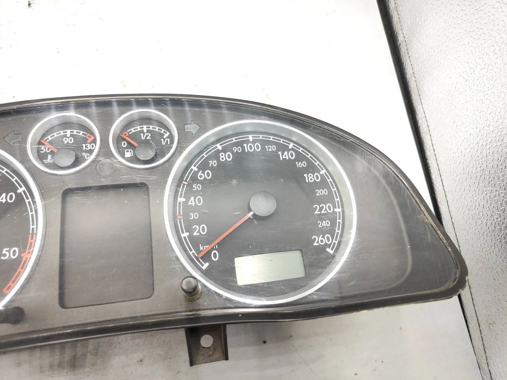 Volkswagen PASSAT B5.5 1.9TDI 2001 speedometer instrument cluster 3B0920809C