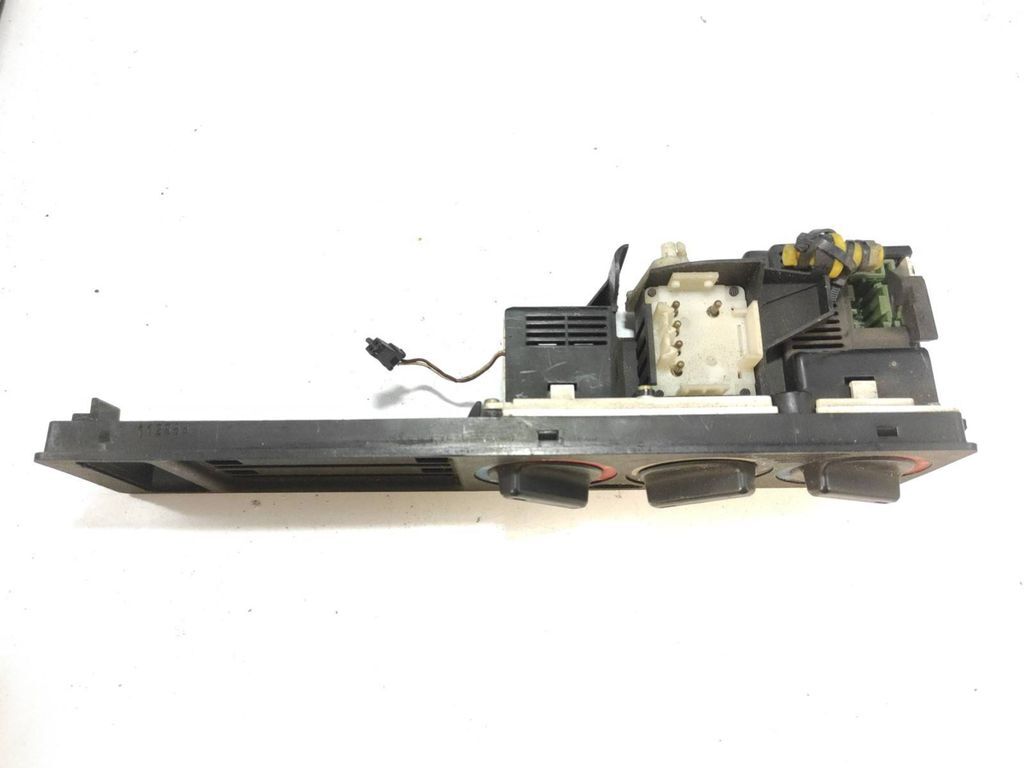 BMW 5 E34 1992 Climate control unit module 13842900