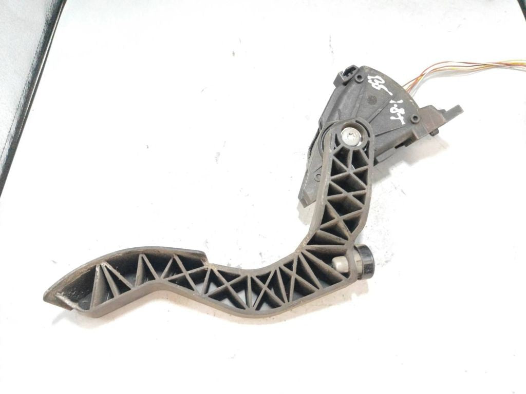 Volkswagen PASSAT B5 2000 accelerator throttle pedal 8D1723523H