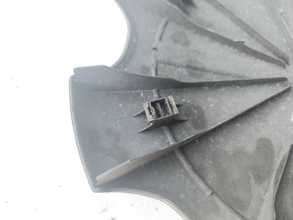Volkswagen PASSAT B4 1995 R14 wheel hub cap trim cover 357601147A