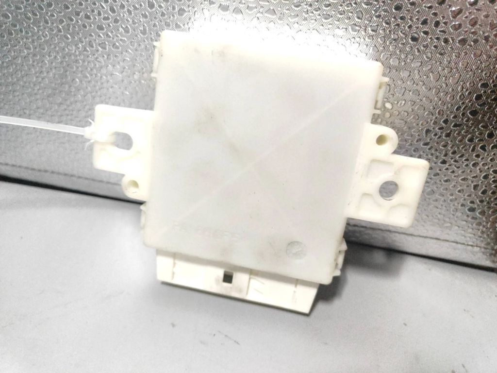 Mercedes-Benz E W212 2012 Parking PDC control unit module A2129001711