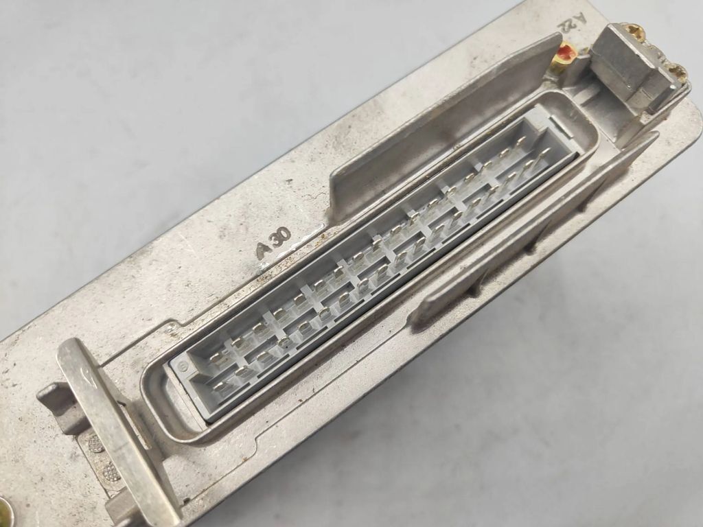 Audi 80 90 S2 B4 1994 ABS control unit module 4A0907379A