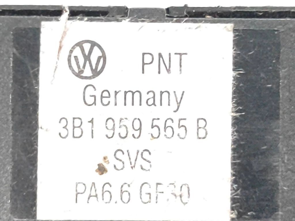 Volkswagen PASSAT B5 2002 Wing mirror switch 3B1959565B
