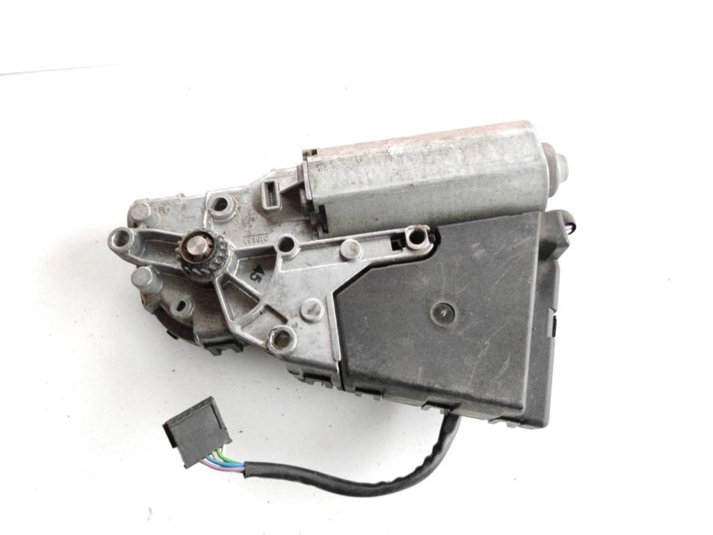 Audi A4 S4 B5 8D 1.9TDI 1995 Sunroof electric motor actuator 8D0959591A
