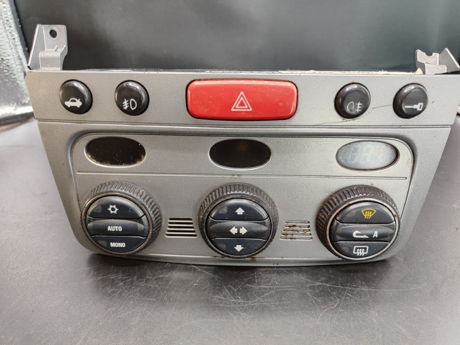 Alfa Romeo GT 2.0JTS 122kW 2008 LHD Dash Climate Control 01560513690