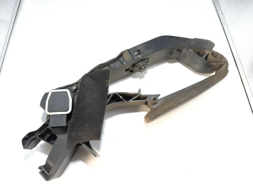 Mercedes-Benz E320 W211 2004 Diesel accelerator throttle pedal A2113000604