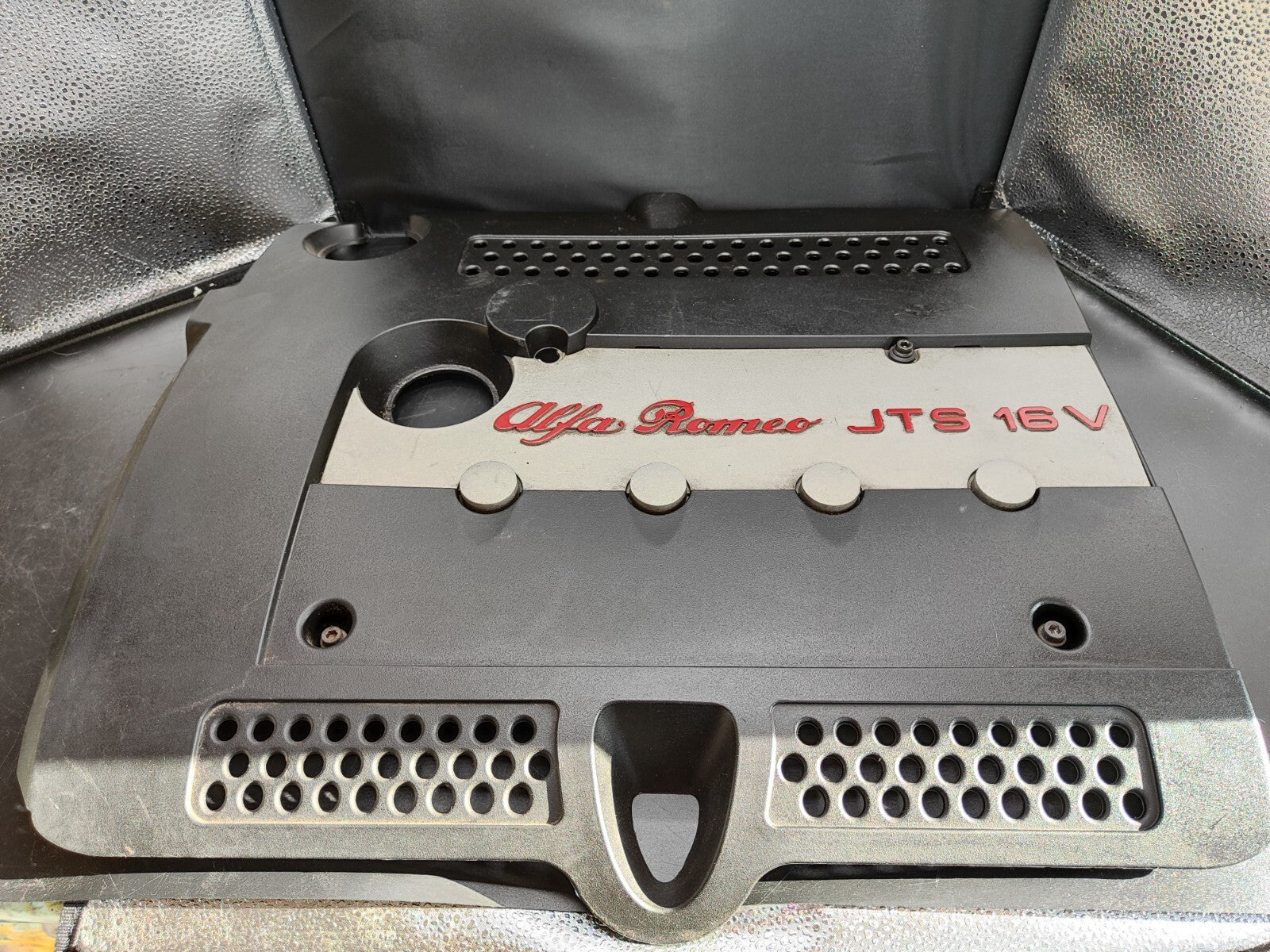 Alfa Romeo GT 2.0JTS 122kW 2005 Petrol Engine Plastic Top Cover