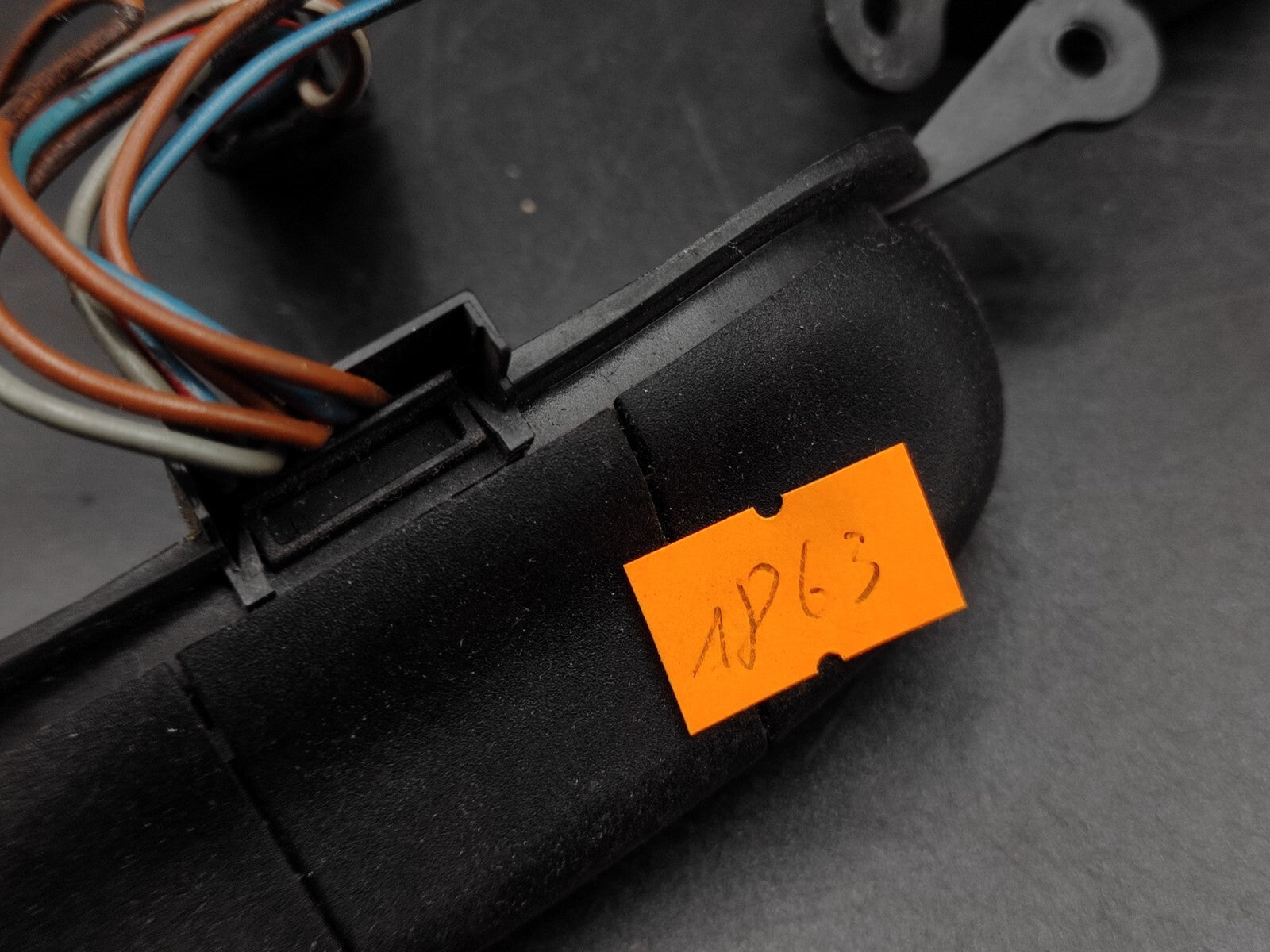 Opel Astra G 1999 Steering Wheel Switch Button 90561159