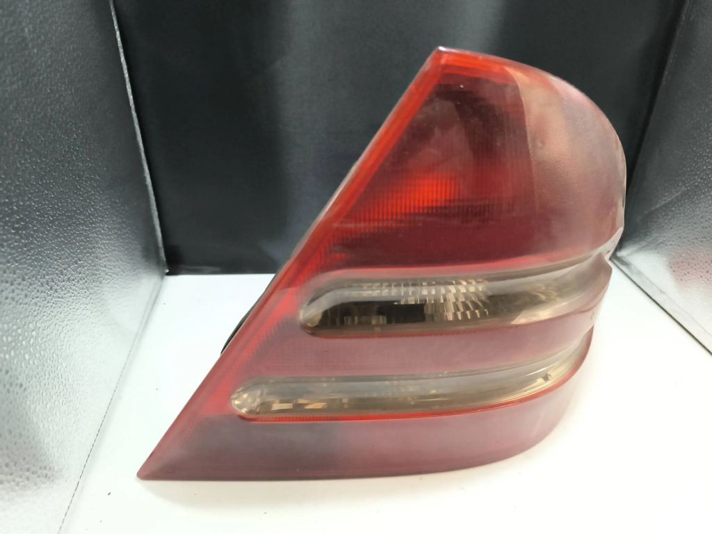 Mercedes-Benz C W203 Saloon 1.8i 2004 LHD rear right side taillight lamp