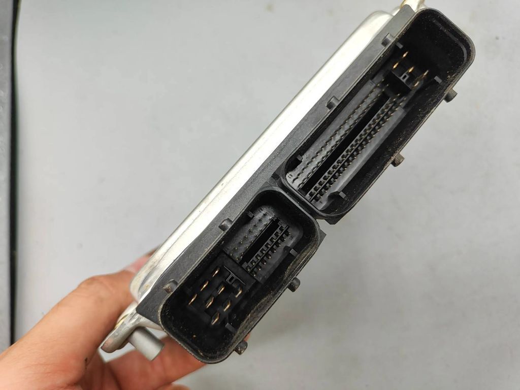 Audi A4 B6 8E 8H 1.9TDI 2002 Engine control unit module ECU 0281010729
