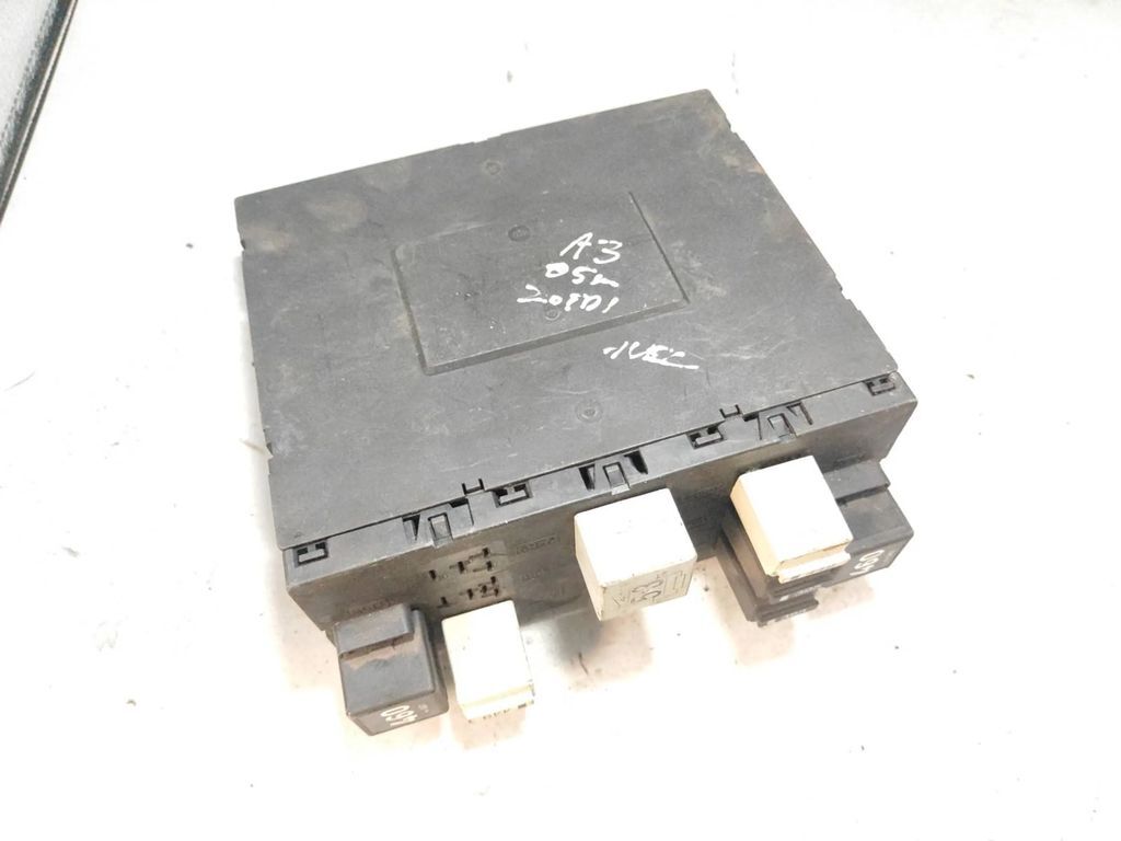Audi A3 S3 8P 2005 Comfort convenience body module unit 8P0907279F