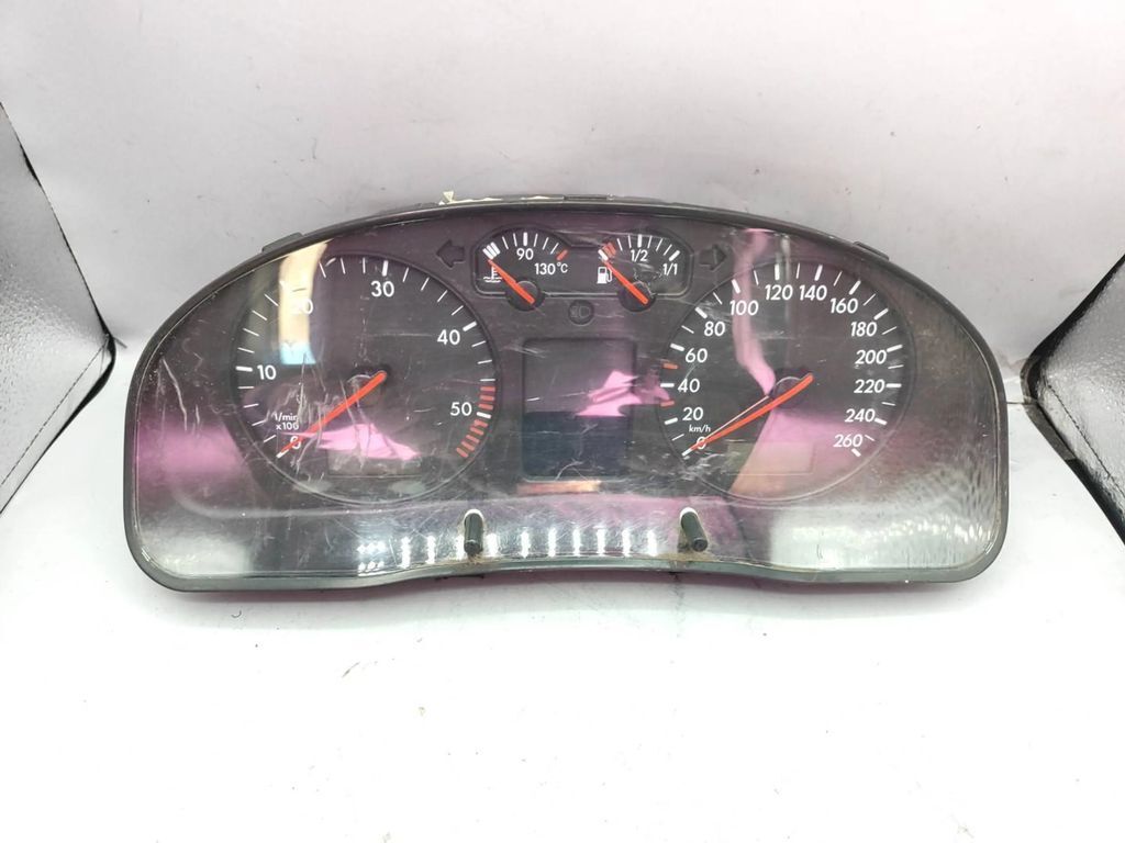 Volkswagen PASSAT B5 TDI Diesel 1998 speedometer instrument cluster 3B0920822A