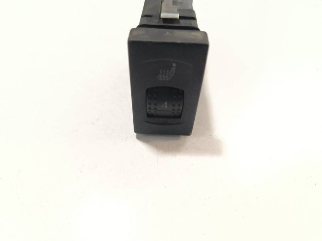 Volkswagen PASSAT B5.5 2005 Seat heat switch 3B0963564C
