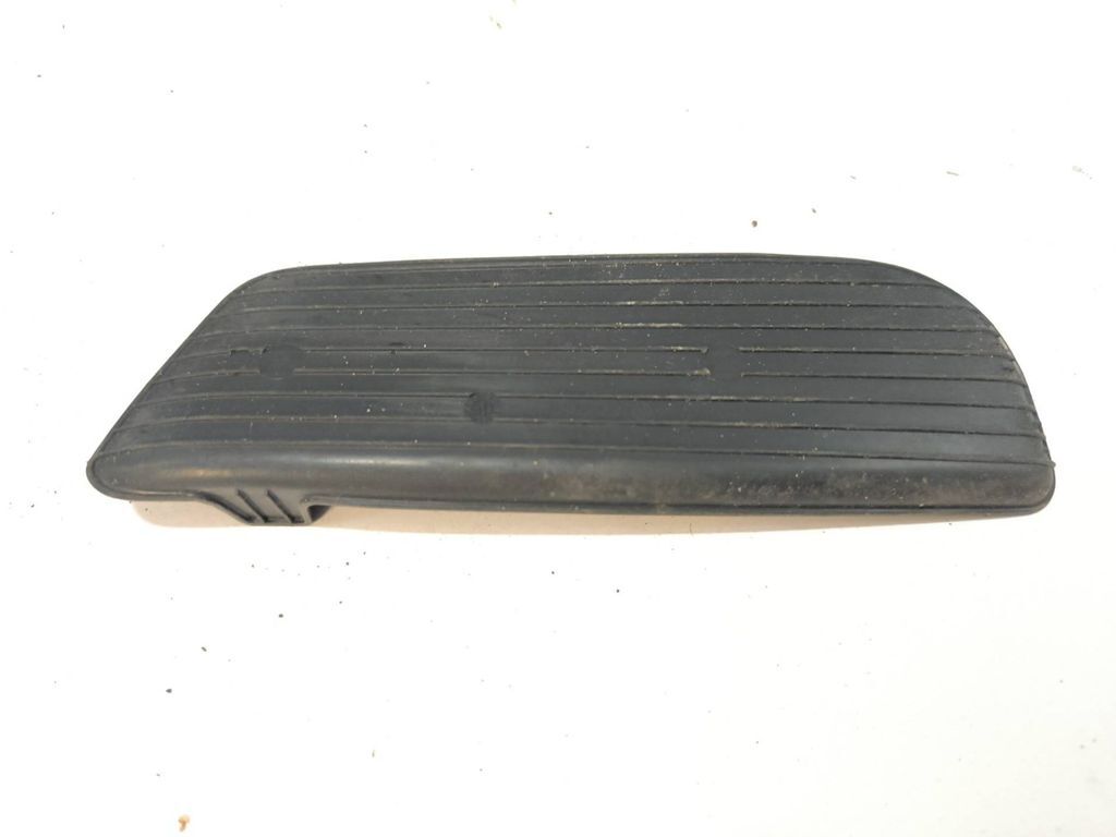 Volkswagen PASSAT B6 2007 Rear right glove box pad 3C4868146