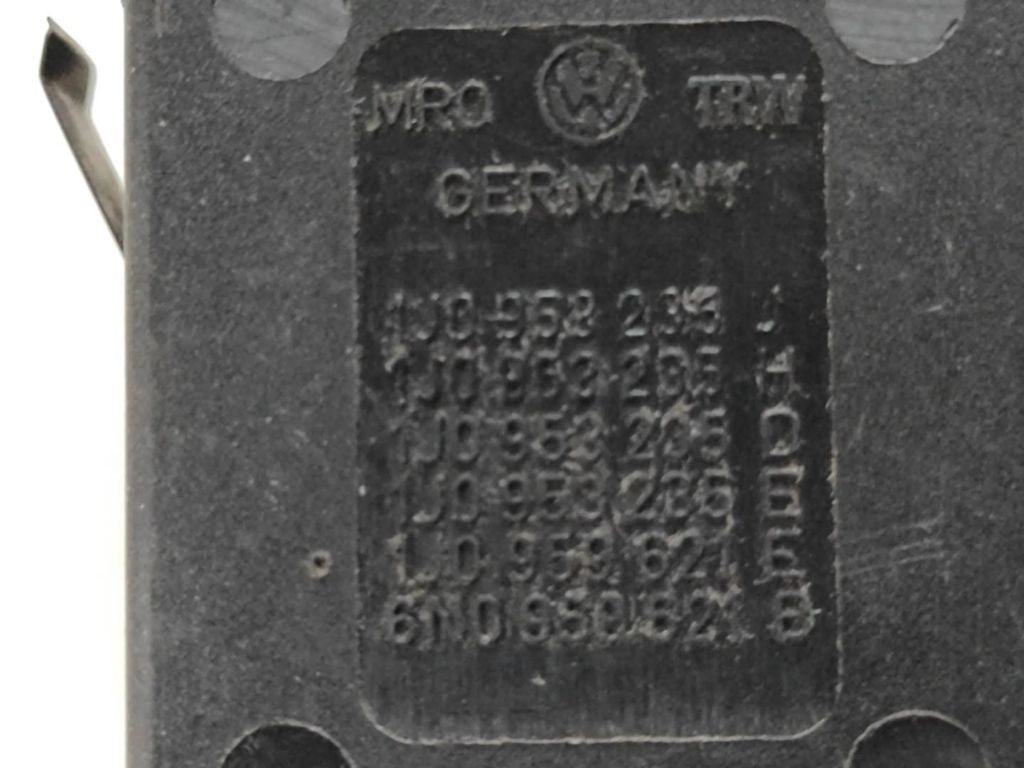 Volkswagen Golf IV 1999 Windscreen window heater switch 1J0953235J