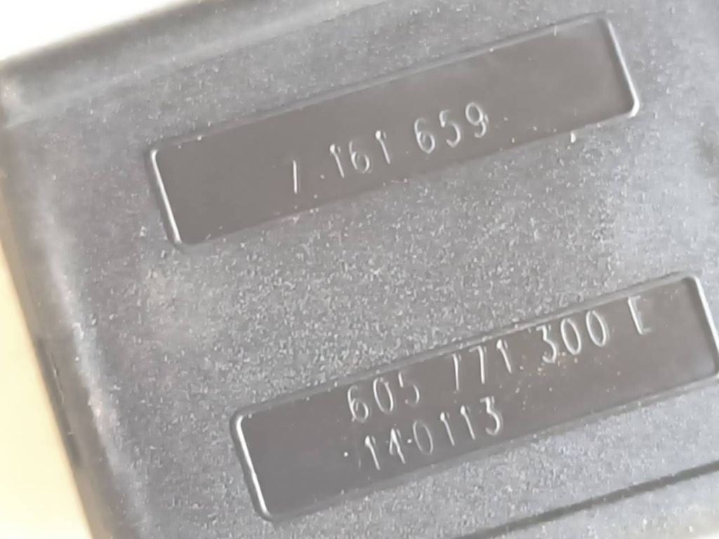 BMW X5 E70 2007 Rear seat belt buckle 7161659