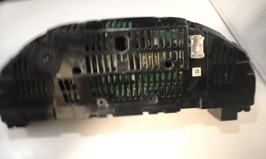 Mercedes-Benz E W212 2010 speedometer instrument cluster A2129002709