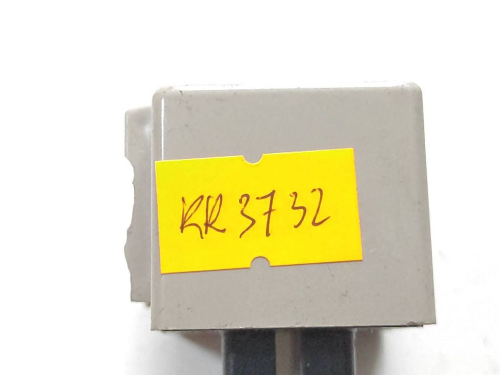 Toyota Avensis T250 2008 relay 8198005040