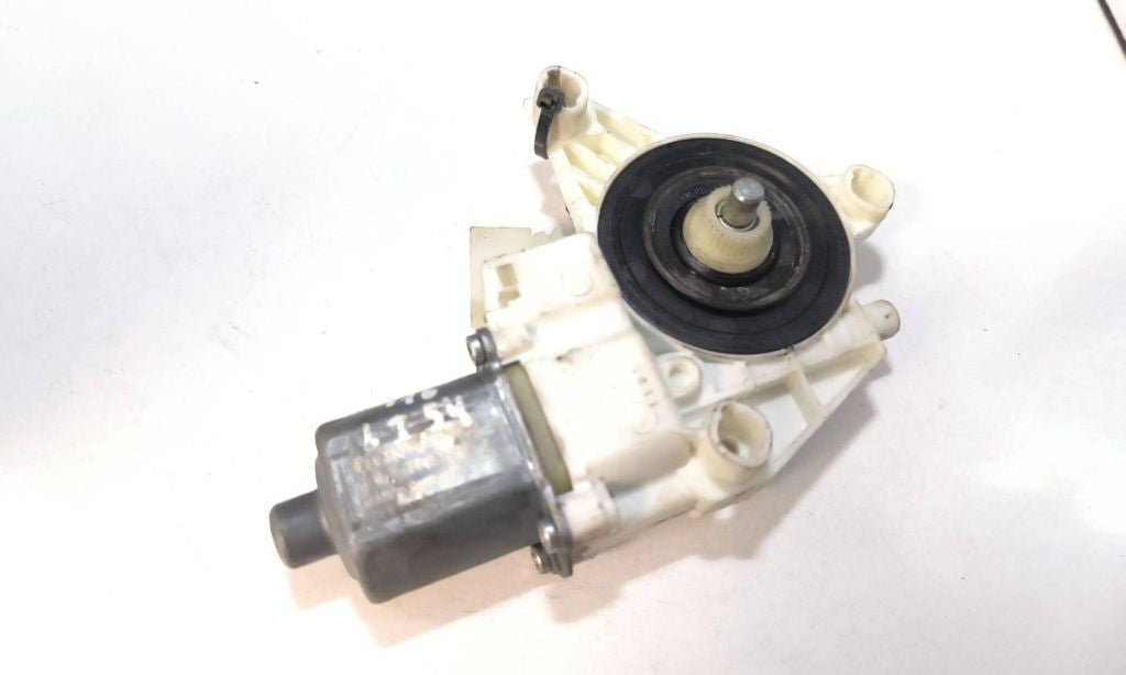 Mercedes-Benz B W246 W242 2012 front right window regulator motor A2469065200