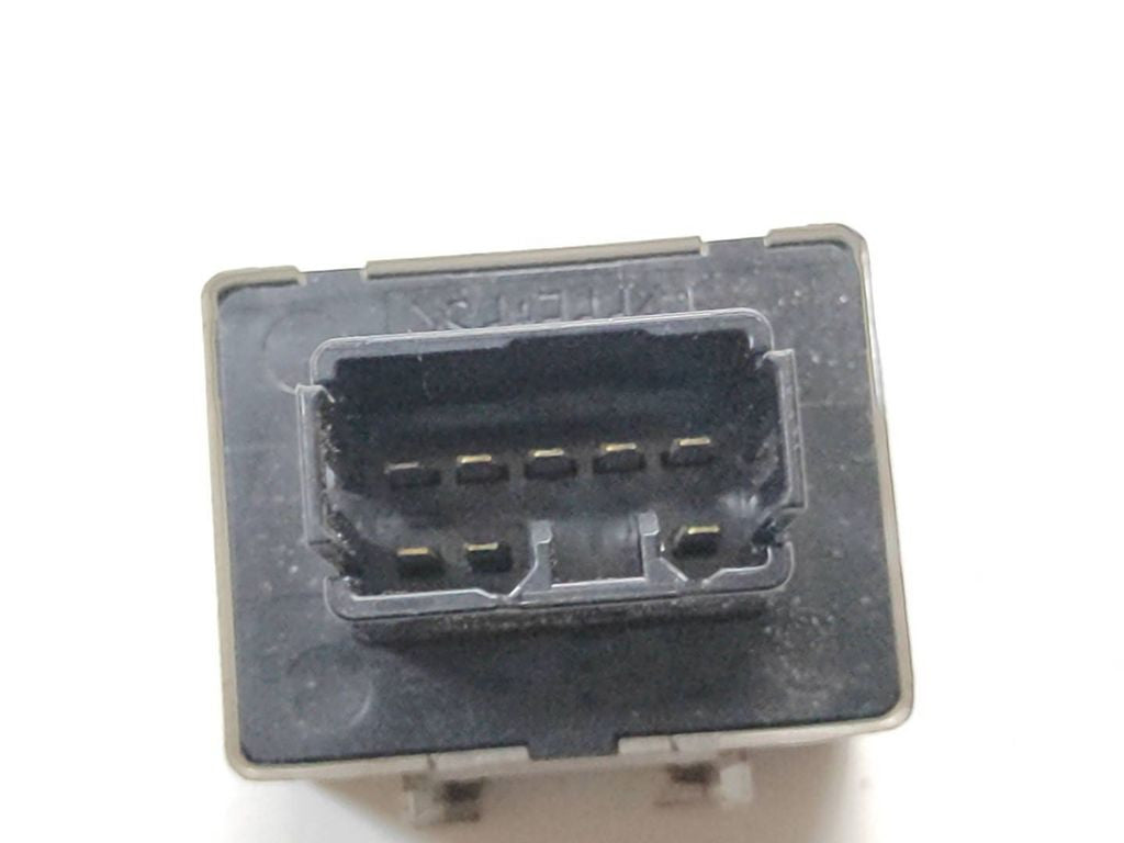Toyota Avensis T250 2008 relay 8198005040