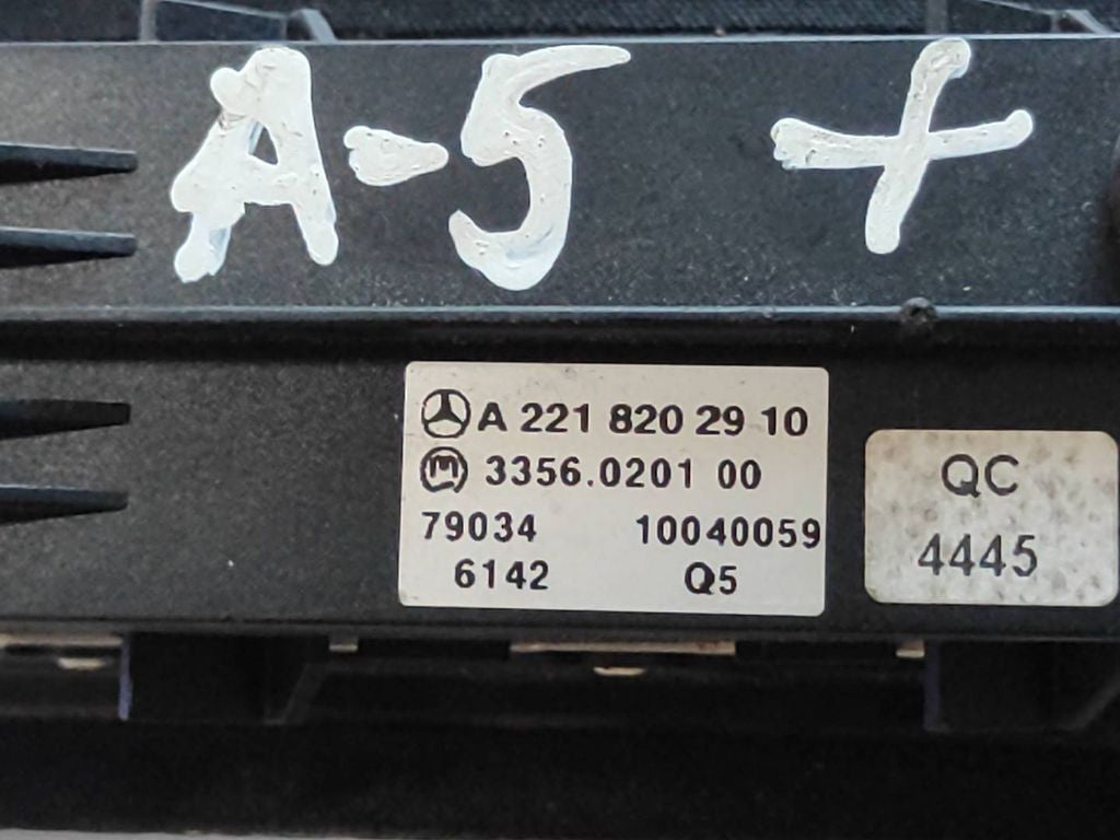 Mercedes-Benz S W221 2007 A set of switches A2218202910