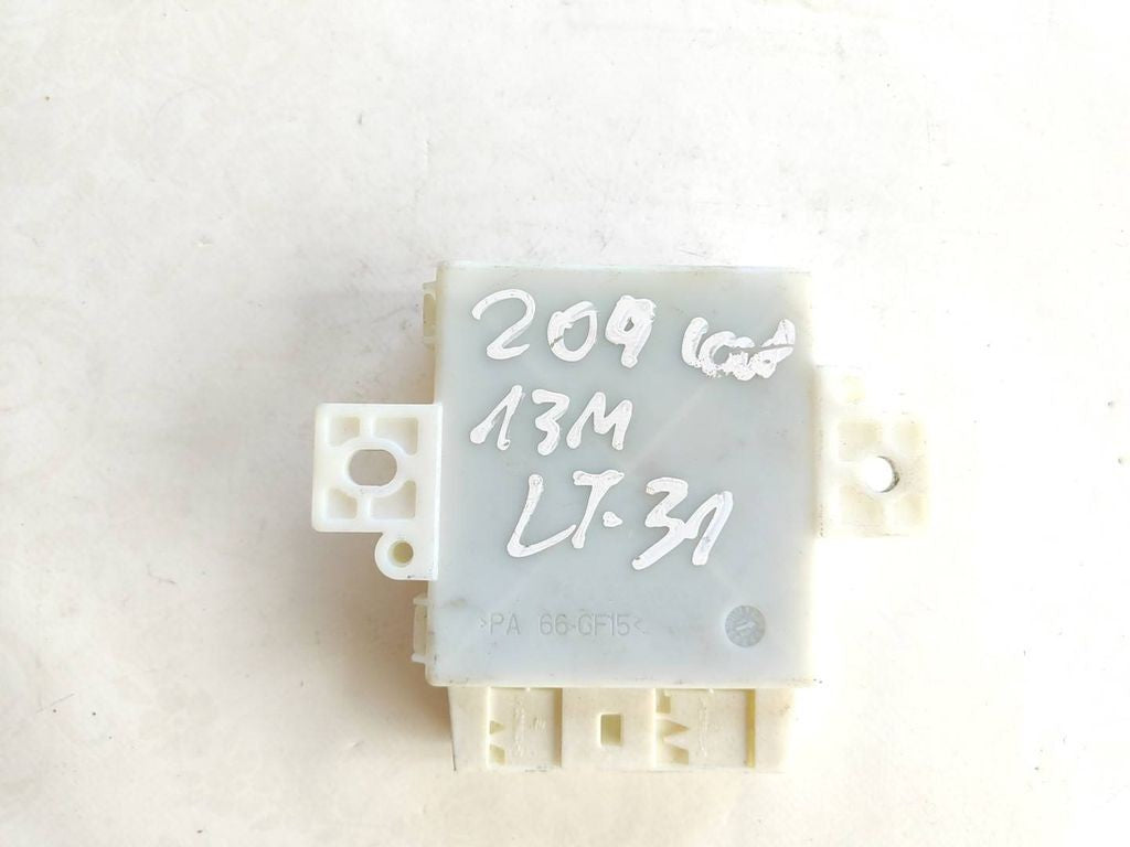 Mercedes-Benz C W204 2013 Parking PDC control unit module A2049004106