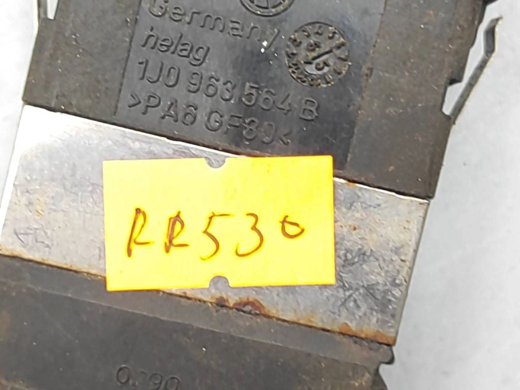 Volkswagen Golf IV 2002 Seat heating switch 1J0963564B