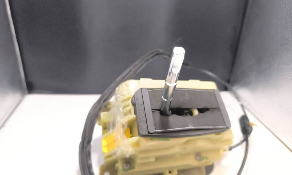 Mercedes-Benz C W204 2010 gear selector shifter A2042675724