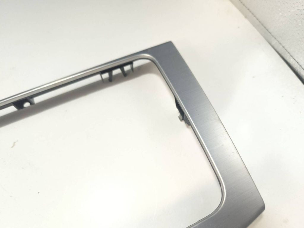 Volkswagen PASSAT B6 2008 Radio GPS head unit trim 3C0858069P