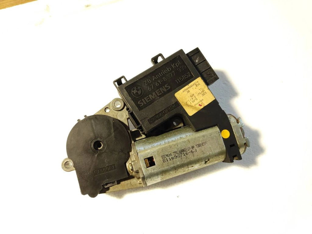 BMW 5 E39 520i 1999 Sunroof electric motor actuator 8377939