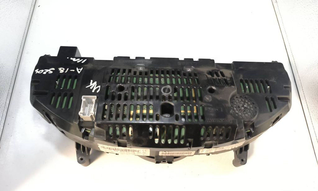 Mercedes-Benz C W204 2011 speedometer instrument cluster A2049004408