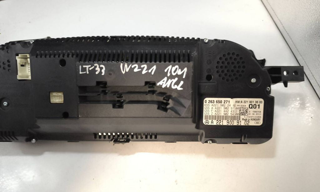 Mercedes-Benz S W221 2010 speedometer instrument cluster A2219009102