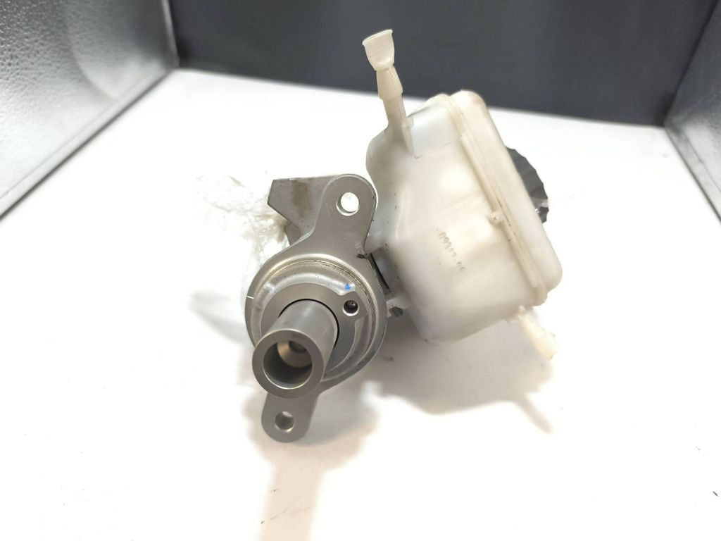 BMW 1 F20 F21 2013 RHD Brake master cylinder 6796531