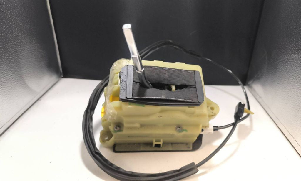 Mercedes-Benz C W204 2010 gear selector shifter A2042675724