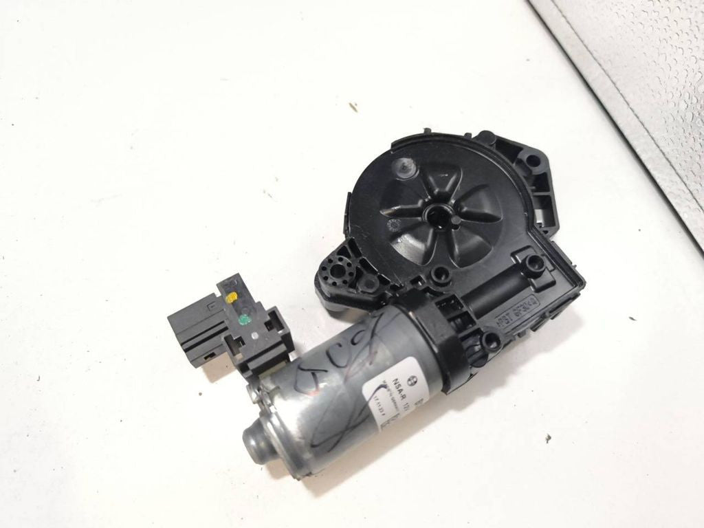 Mercedes-Benz C W205 2017 Sunroof electric motor actuator 0390200123